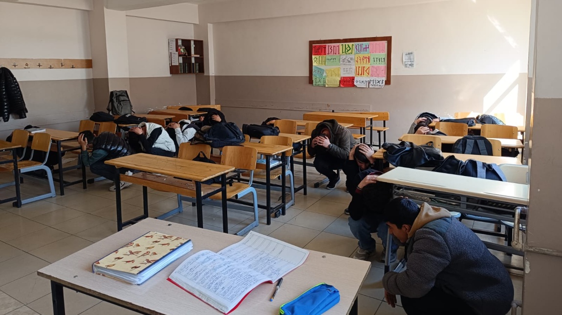 Iğdır Necip Fazıl Kısakürek Anadolu İmam Hatip Lisesi Deprem Tatbikatı